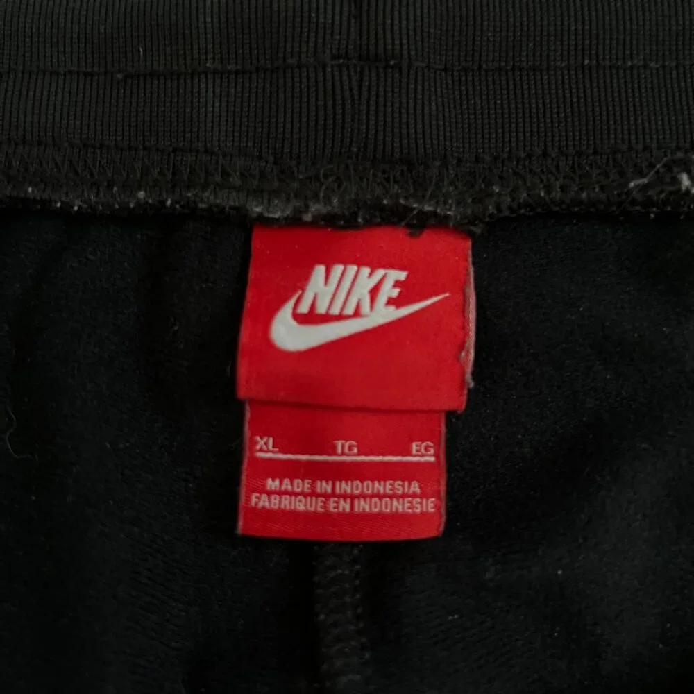 Nike‎ Track Pants Men XL Black Sporty Joggers Side Piping Activewear
